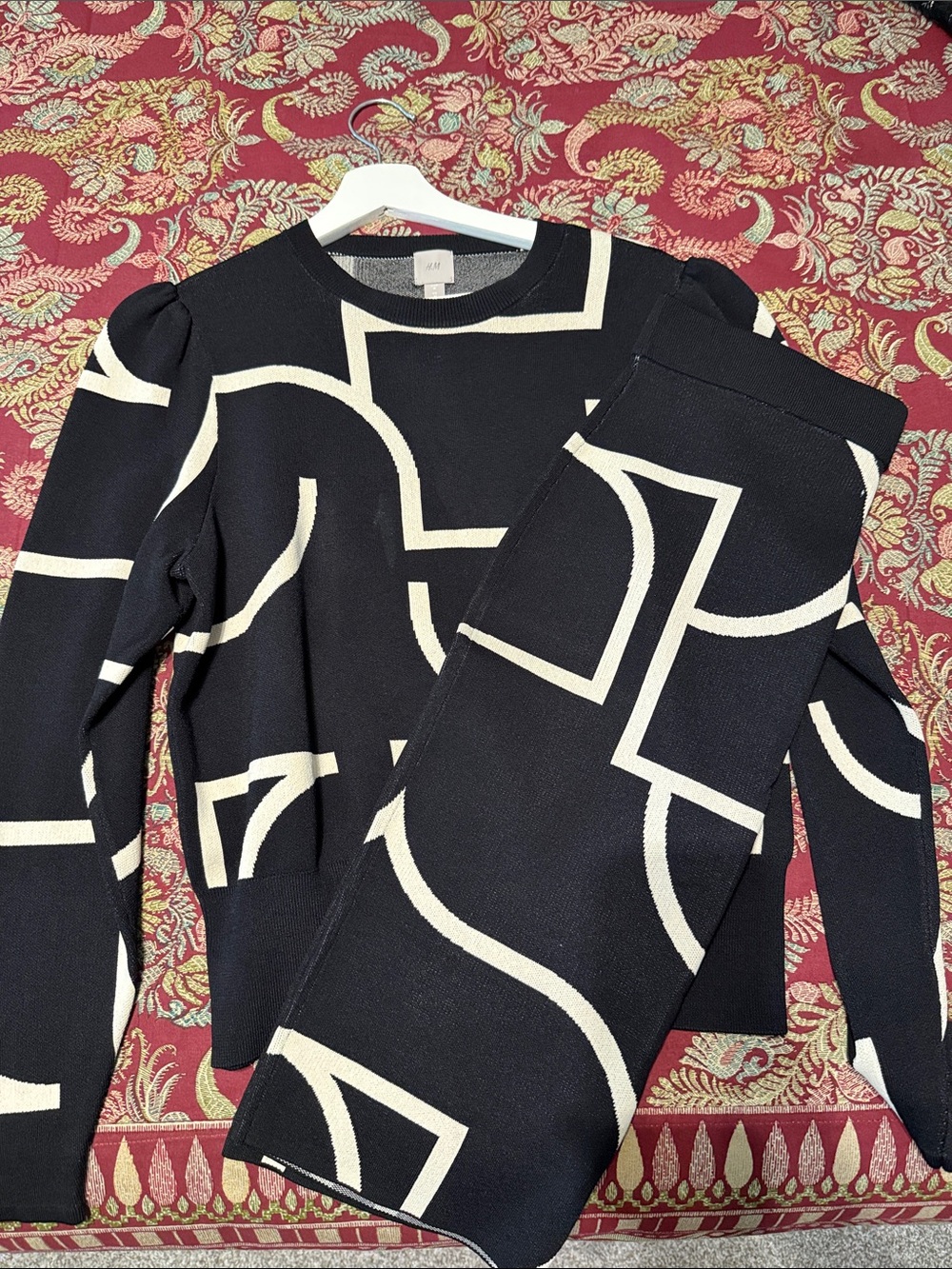 H&M Black and Cream Geometric Crewneck Sweater